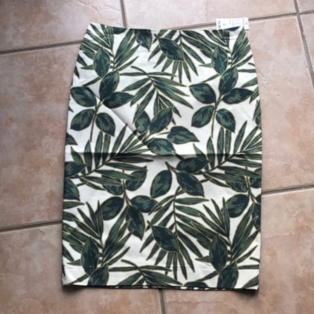 NWT Jungle Leaf Print Pencil Skirt